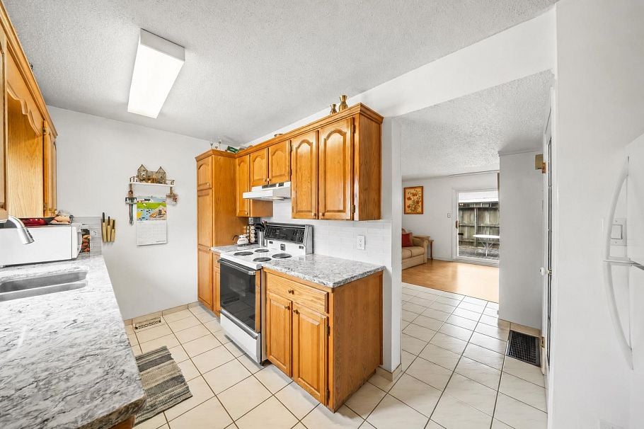 5 3550 E 49th Avenue Vancouver, BC - 3