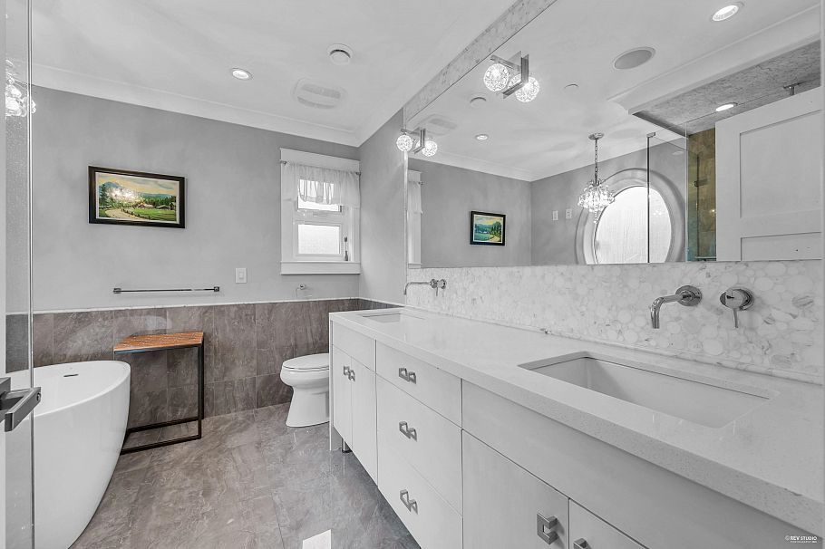 4217 W 16th Avenue Vancouver, BC - 21