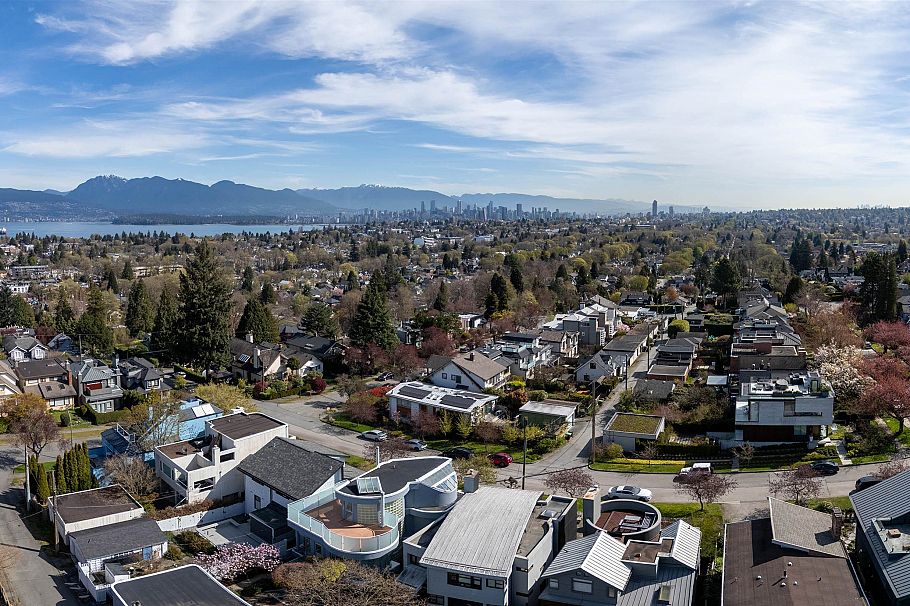 3043 Alma Street Vancouver, BC - 32