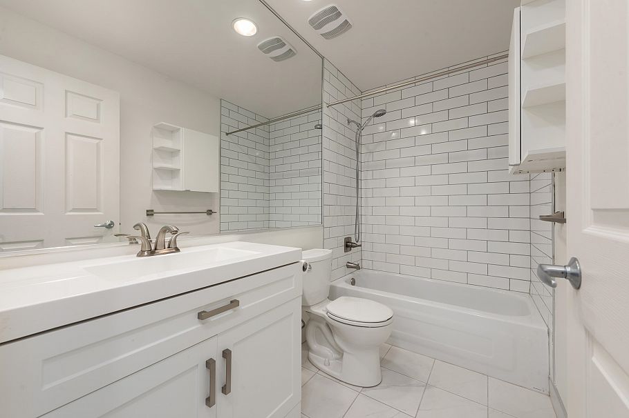 8431 Jellicoe Street Vancouver, BC - 24