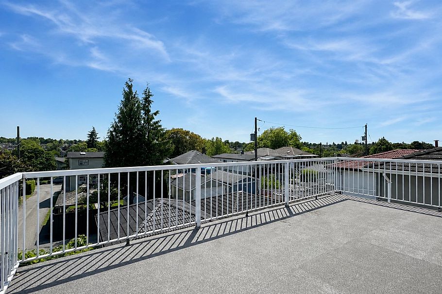2776 E Georgia Street Vancouver, BC - 37