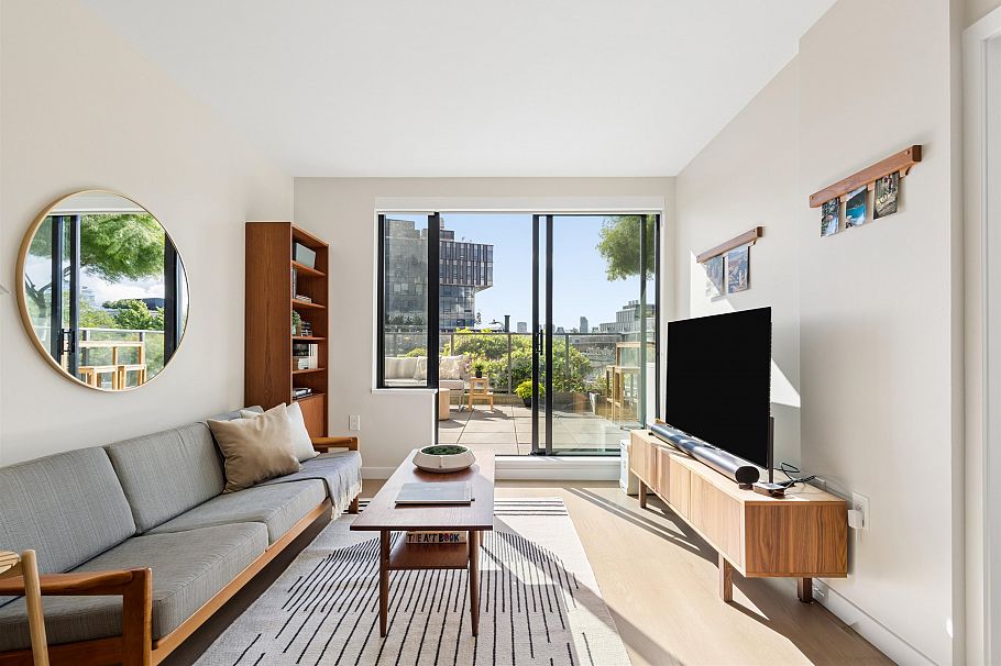 405 210 E 5th Avenue Vancouver, BC - 3