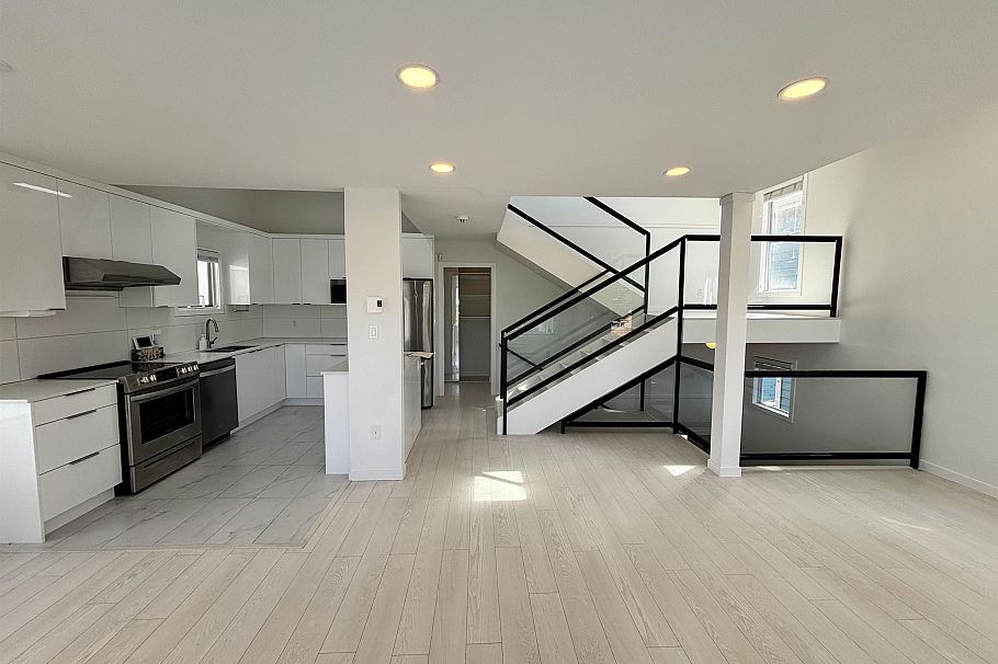 1588 E 41st Avenue Vancouver, BC - 7