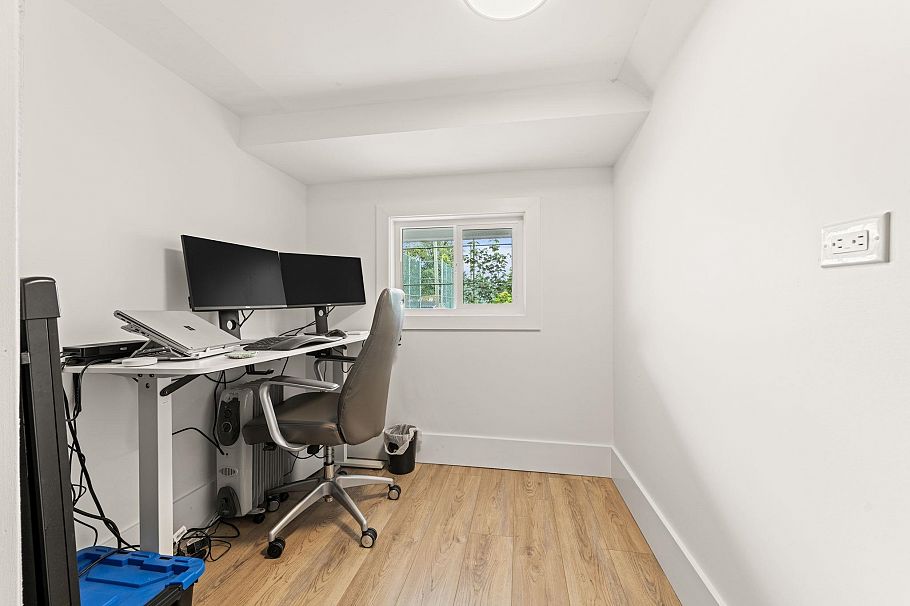 266 E 32nd Avenue Vancouver, BC - 9