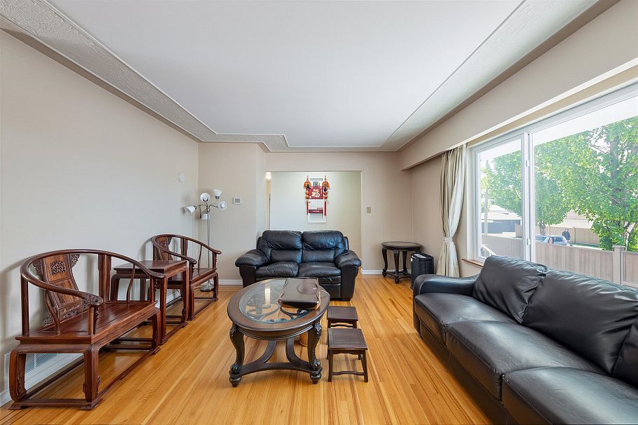 2911 E 51st Avenue Vancouver, BC - 14