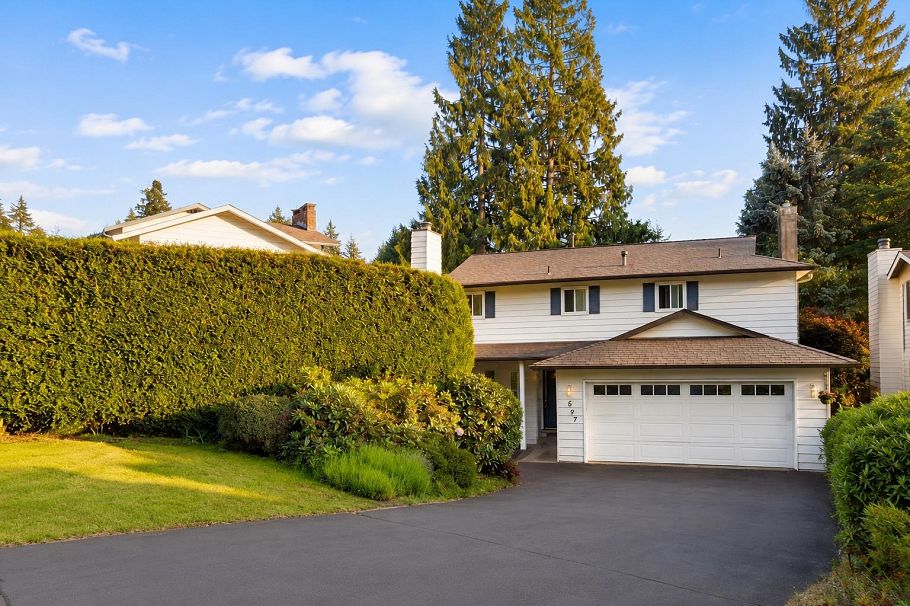 697 E Braemar Road North Vancouver, BC - 1