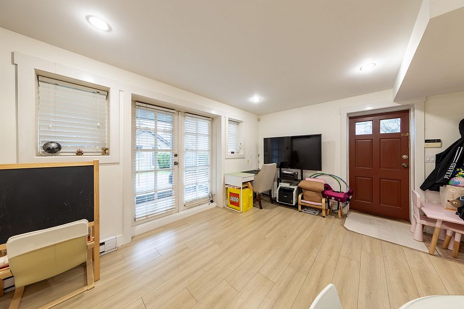 3389 W 21st Avenue Vancouver, BC - 5