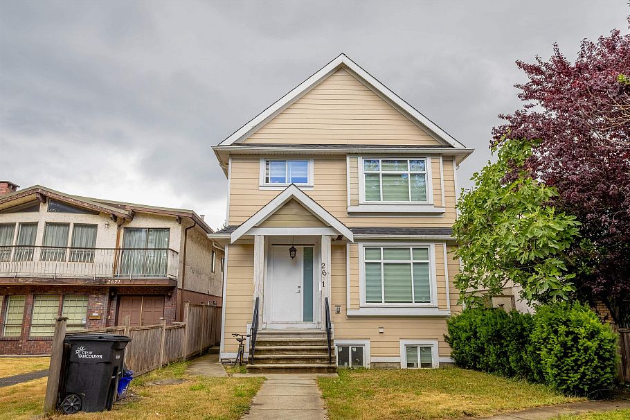 2681 E 41st Avenue Vancouver, BC - 1