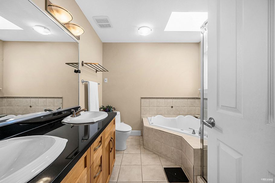 648 E 3rd Street North Vancouver, BC - 5