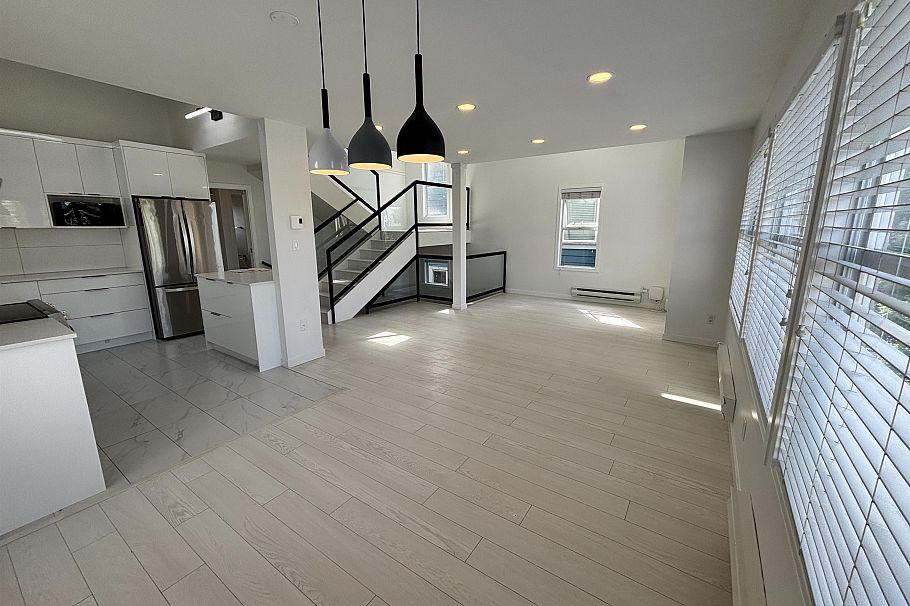 1588 E 41st Avenue Vancouver, BC - 5