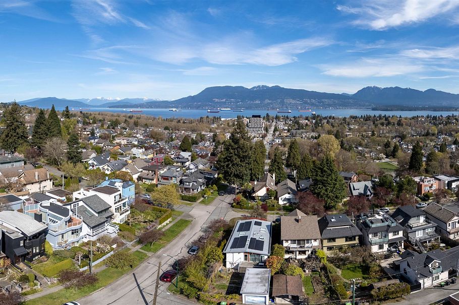 3043 Alma Street Vancouver, BC - 33