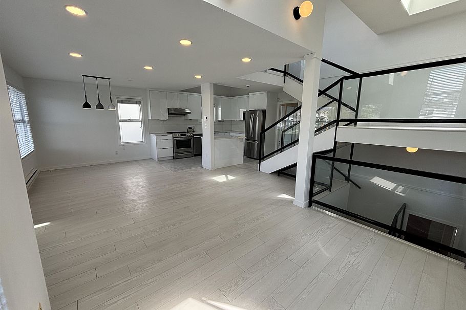 1588 E 41st Avenue Vancouver, BC - 6