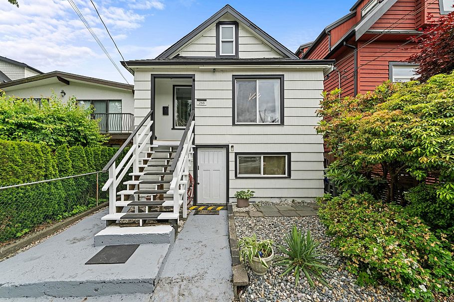 266 E 32nd Avenue Vancouver, BC - 1