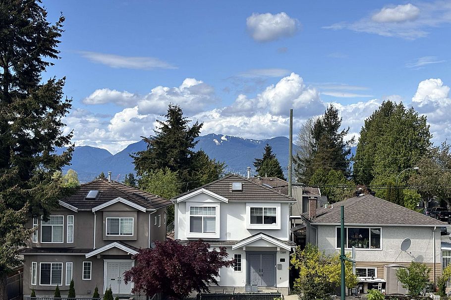 1588 E 41st Avenue Vancouver, BC - 12
