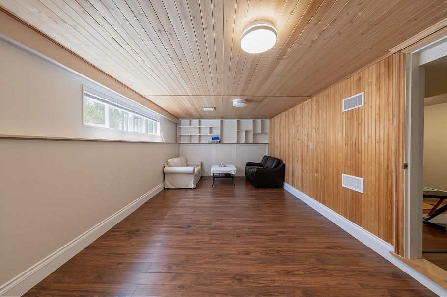 2911 E 51st Avenue Vancouver, BC - 40