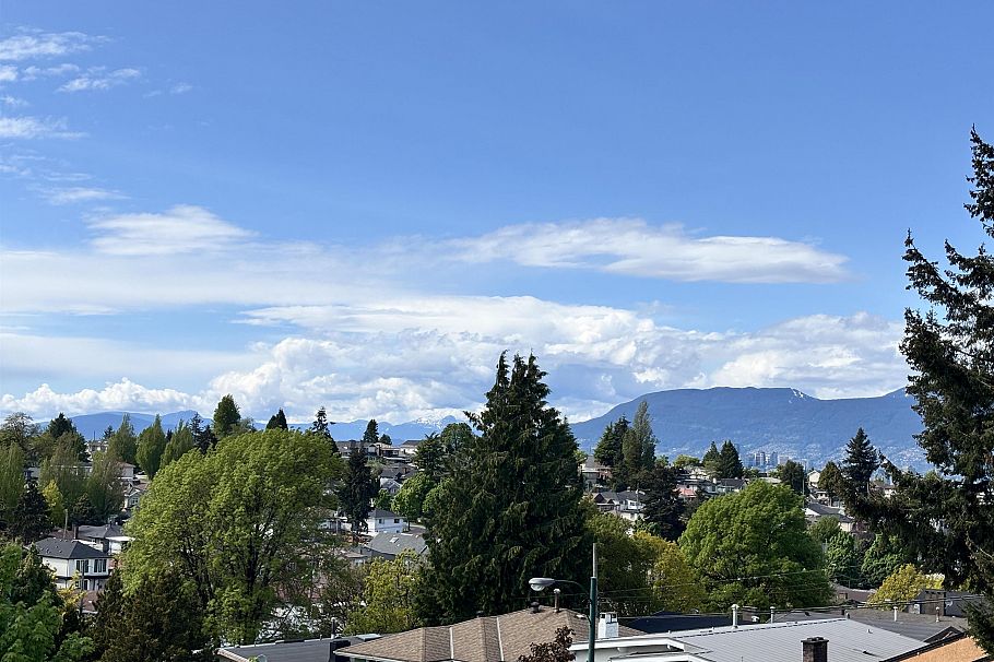 1588 E 41st Avenue Vancouver, BC - 13