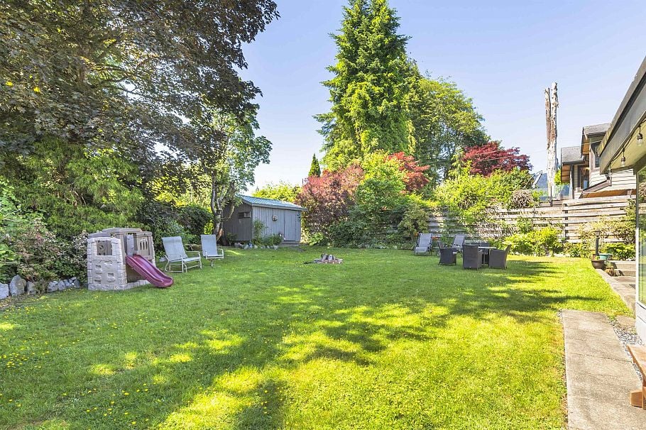 547 Fairway Drive North Vancouver, BC - 30