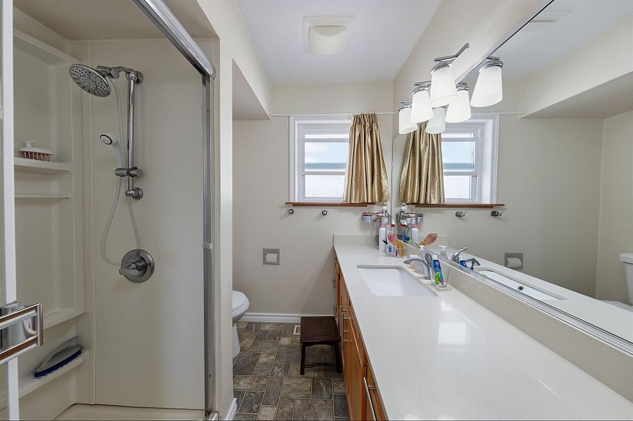 2911 E 51st Avenue Vancouver, BC - 21