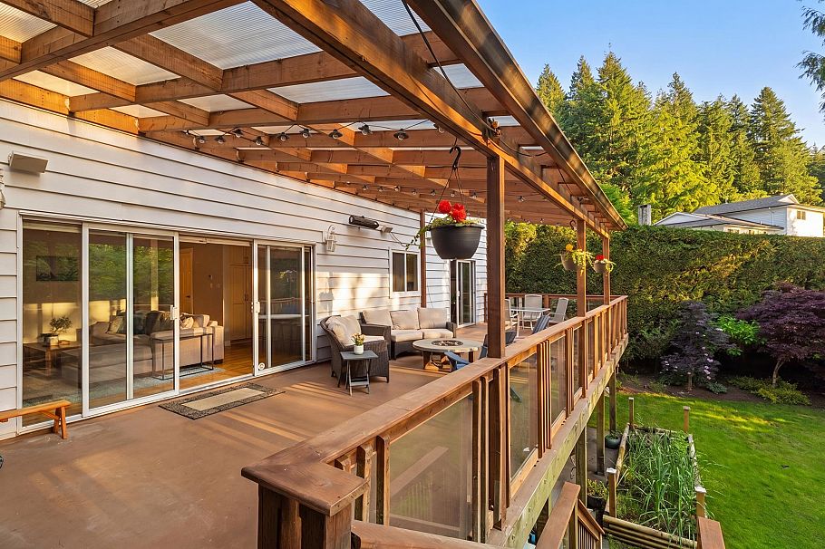 697 E Braemar Road North Vancouver, BC - 26
