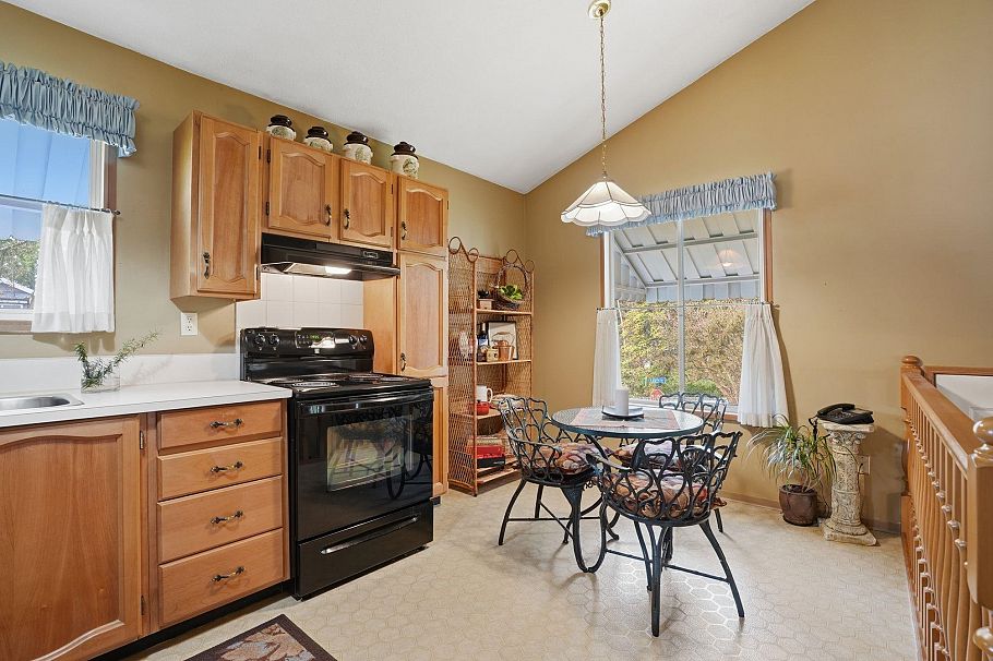 3300 Manning Crescent North Vancouver, BC - 10