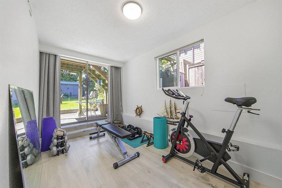 547 Fairway Drive North Vancouver, BC - 27
