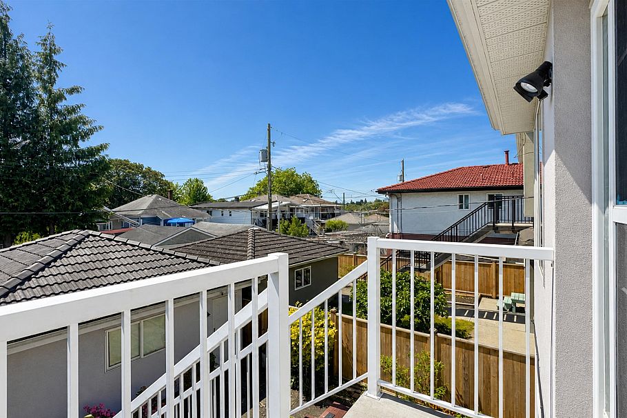 2776 E Georgia Street Vancouver, BC - 21