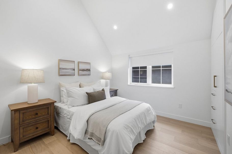 1 810 E 22nd Avenue Vancouver, BC - 25