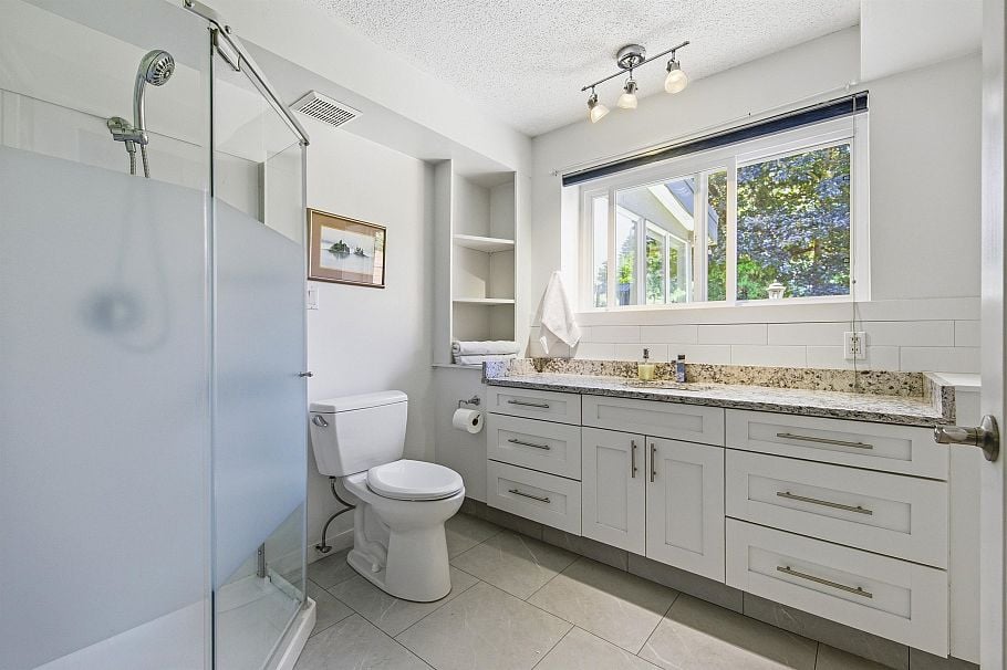 547 Fairway Drive North Vancouver, BC - 26
