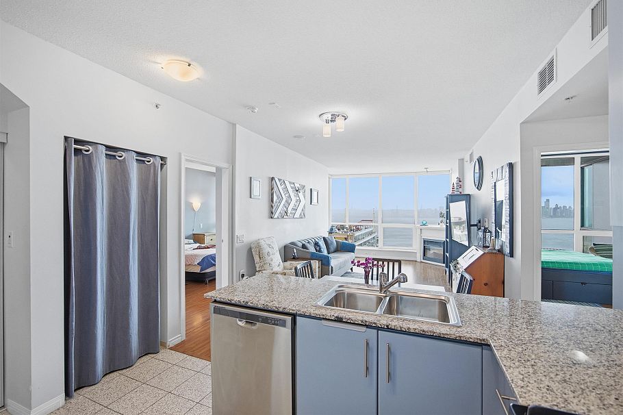 1904 188 E Esplanade Street North Vancouver, BC - 2