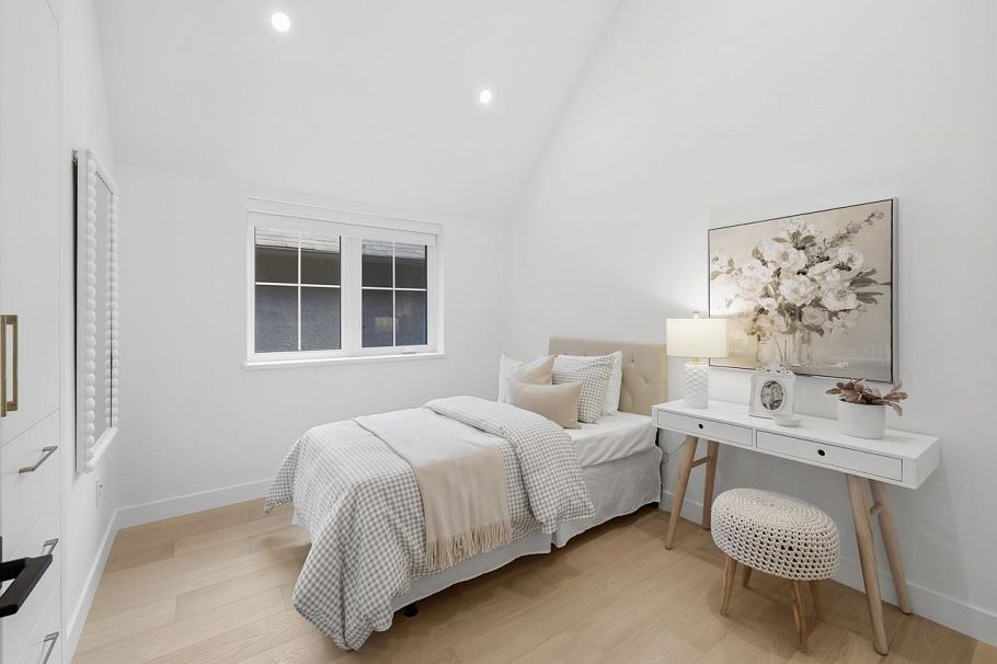 1 810 E 22nd Avenue Vancouver, BC - 23