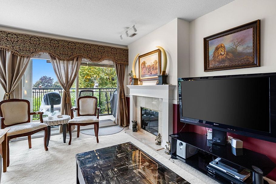 301 106 W Kings Road North Vancouver, BC - 16
