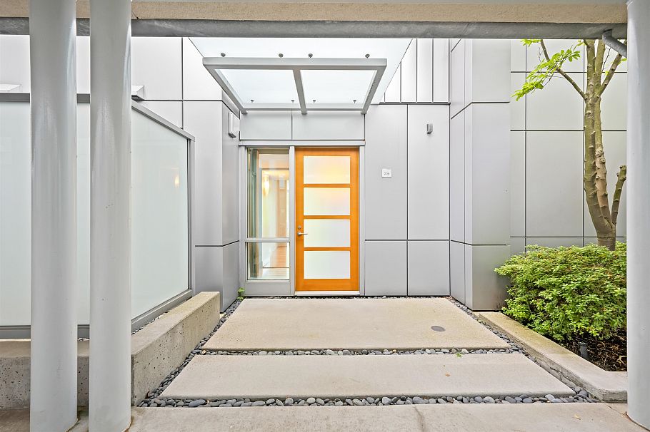 206 560 Nicola Street Vancouver, BC - 2
