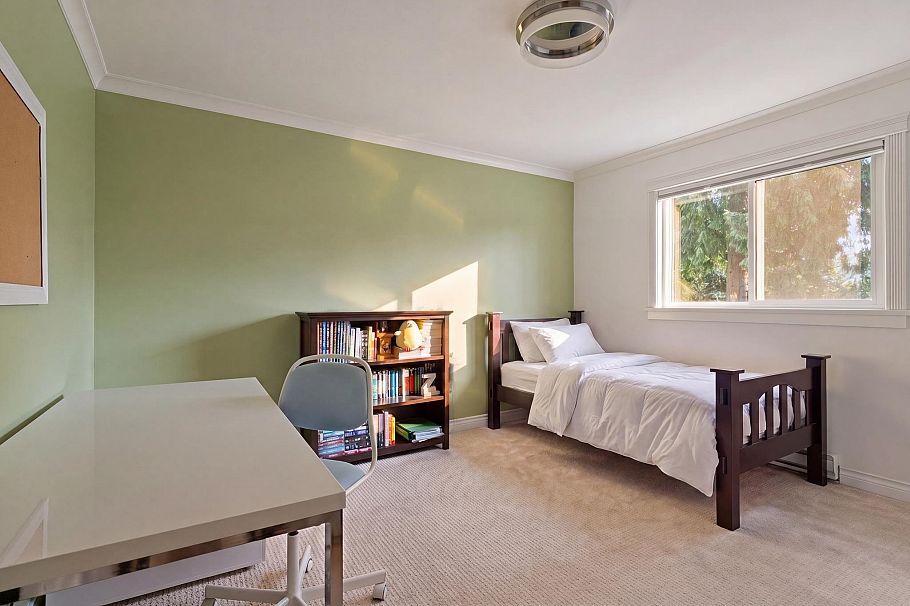 697 E Braemar Road North Vancouver, BC - 15