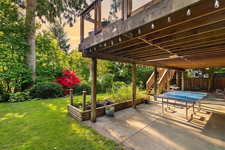 697 E Braemar Road North Vancouver, BC - 29