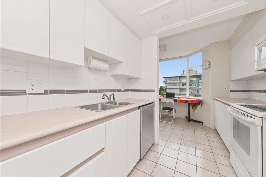 102 123 E Keith Road North Vancouver, BC - 10