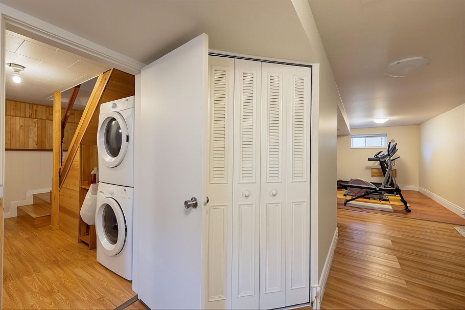 2911 E 51st Avenue Vancouver, BC - 36