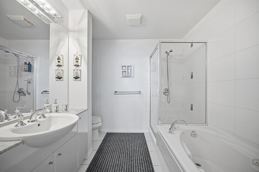 1904 188 E Esplanade Street North Vancouver, BC - 16