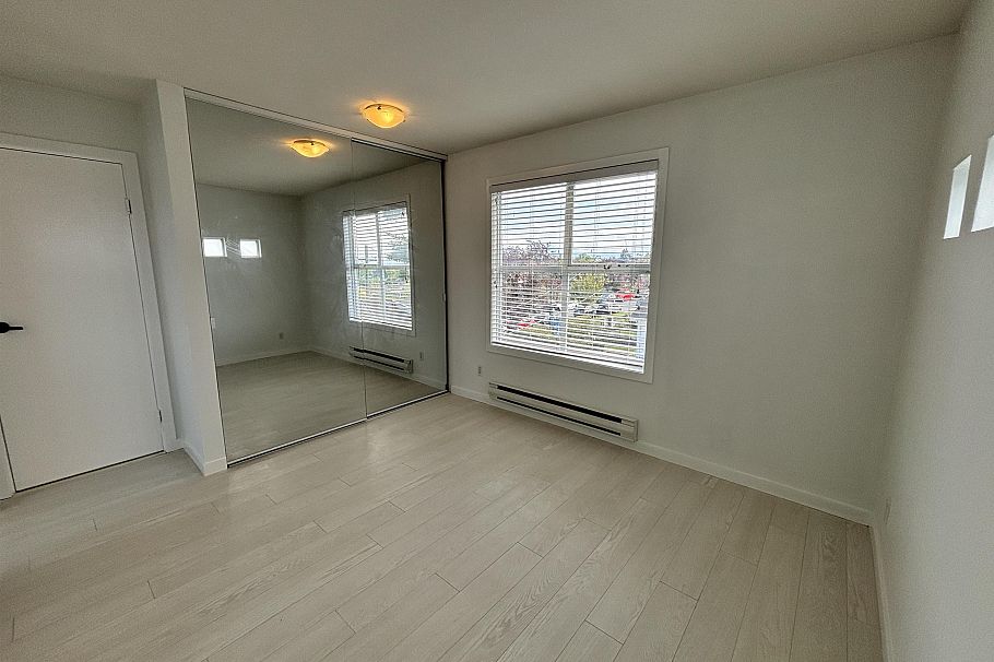 1588 E 41st Avenue Vancouver, BC - 10