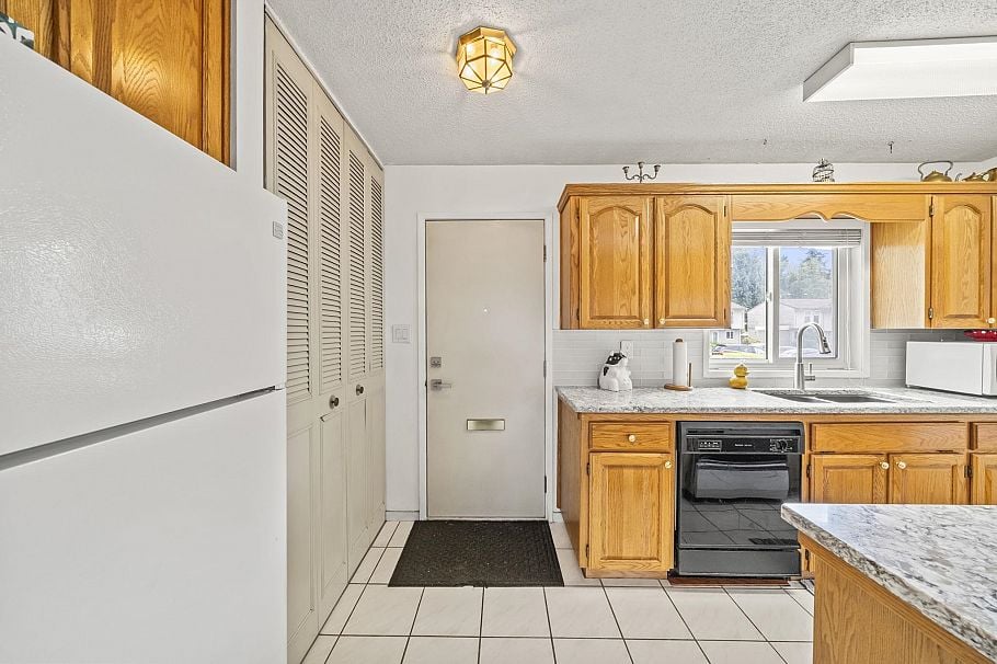 5 3550 E 49th Avenue Vancouver, BC - 9