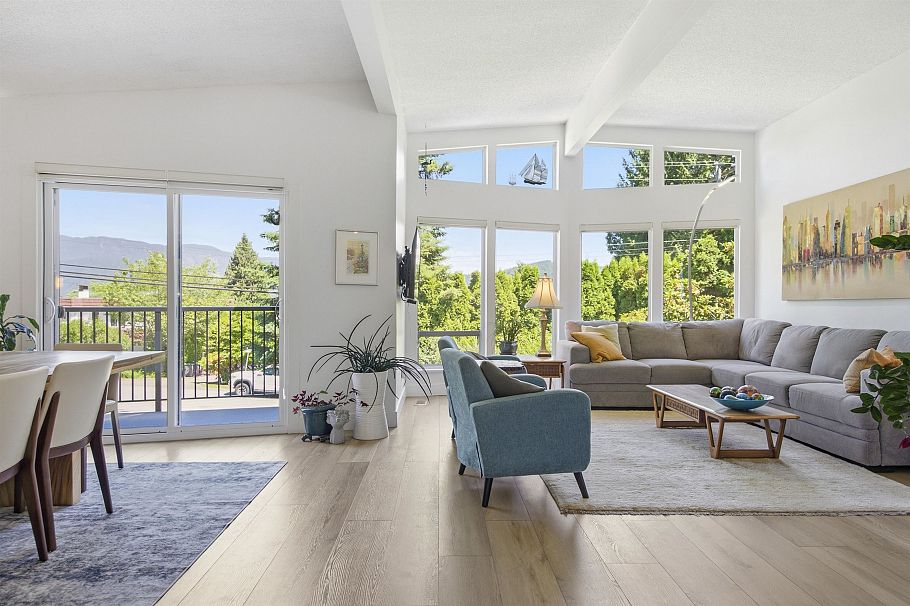 547 Fairway Drive North Vancouver, BC - 3