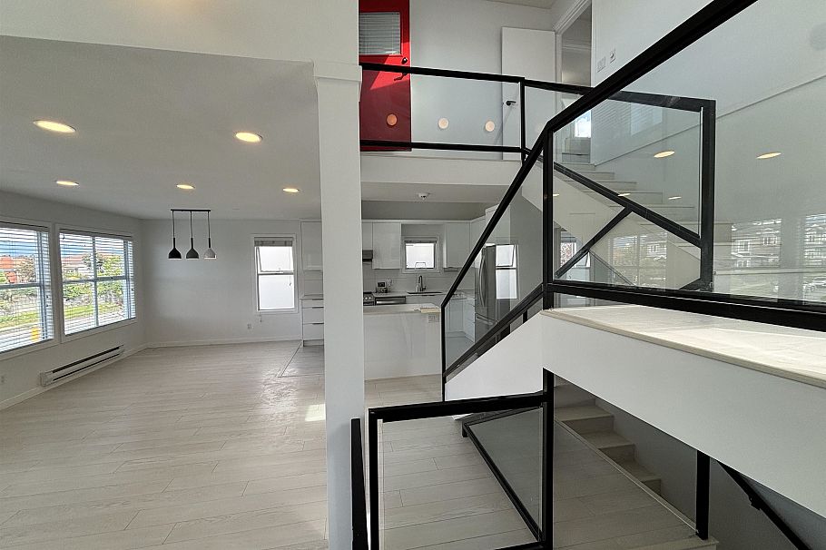 1588 E 41st Avenue Vancouver, BC - 8