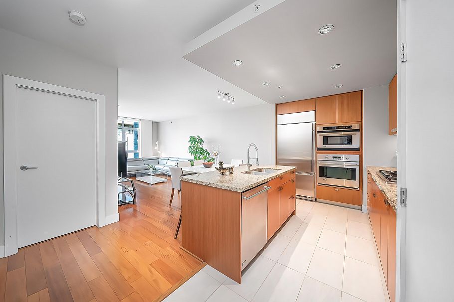 404 6080 Iona Drive Vancouver, BC - 5
