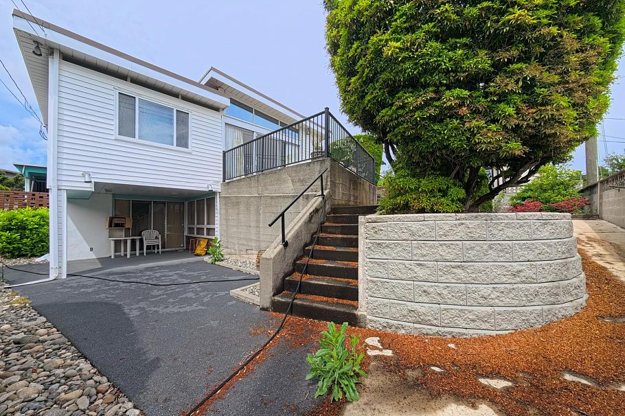 6762 Neal Street Vancouver, BC - 35