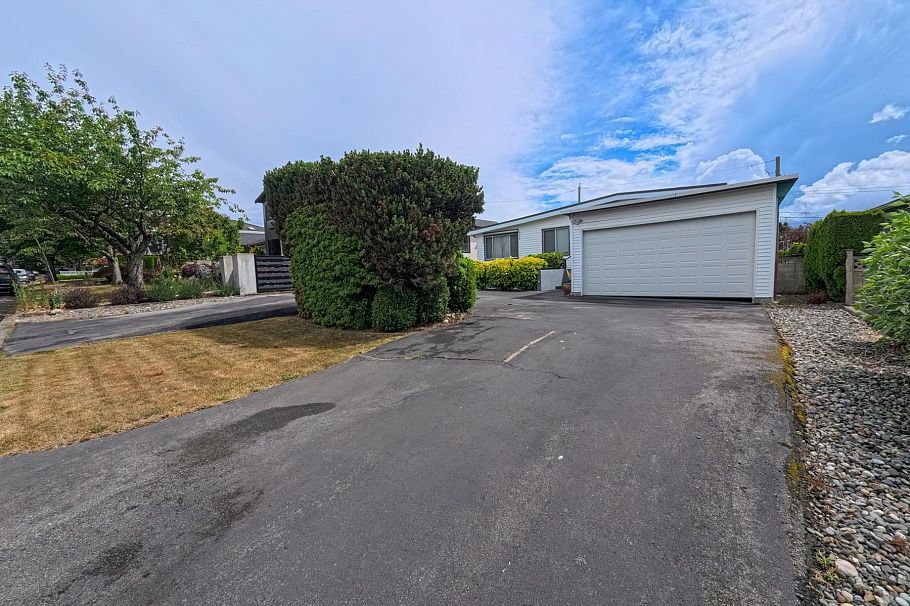 6762 Neal Street Vancouver, BC - 4