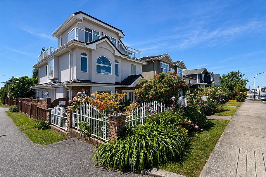 2776 E Georgia Street Vancouver, BC - 2