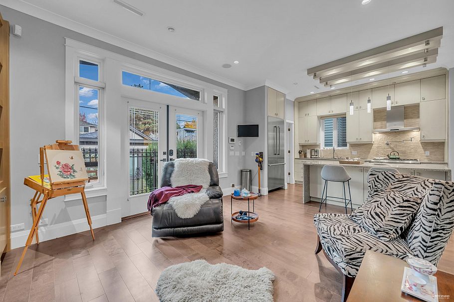 4217 W 16th Avenue Vancouver, BC - 17