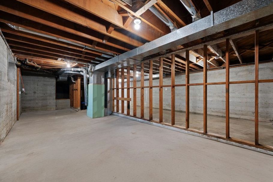 2510 Byron Road North Vancouver, BC - 32
