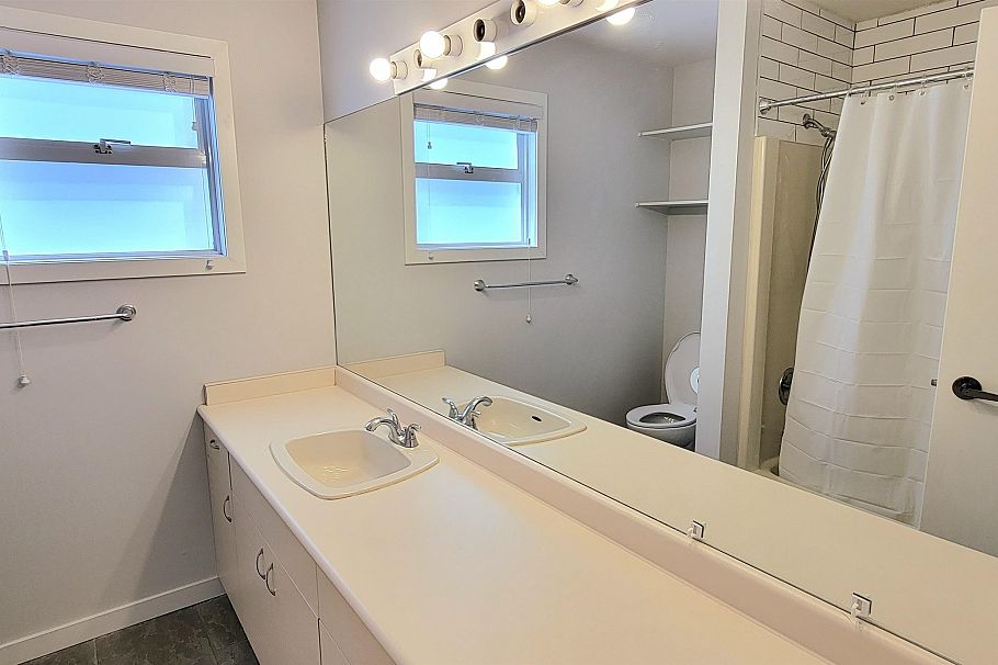 1588 E 41st Avenue Vancouver, BC - 19