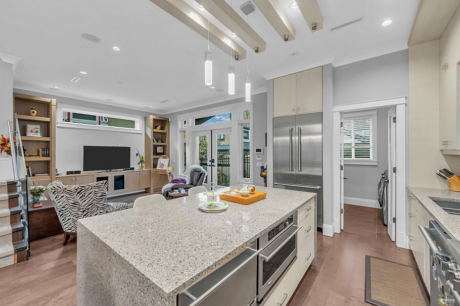 4217 W 16th Avenue Vancouver, BC - 13