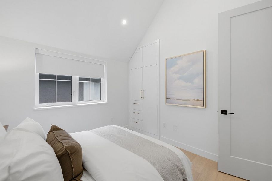 1 810 E 22nd Avenue Vancouver, BC - 26